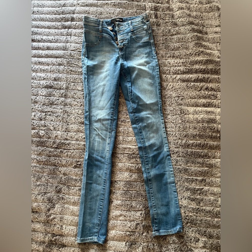 Refuge Light Wash High-Waisted Skinny Jeans with Button Up Fly Women’s Size 0